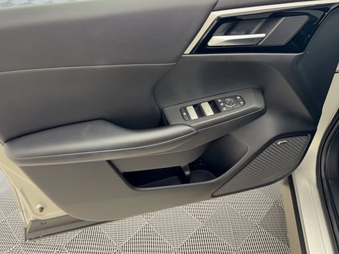 Used 2025 Mitsubishi Outlander SE FWD image 14