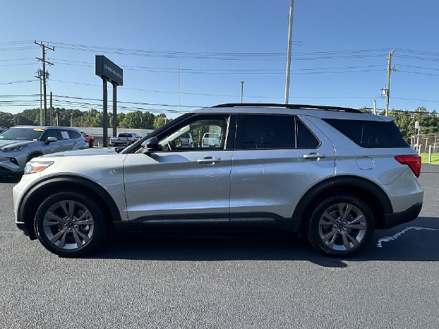 Used 2022 Ford Explorer XLT w/ Equipment Group 202A RWD image 5