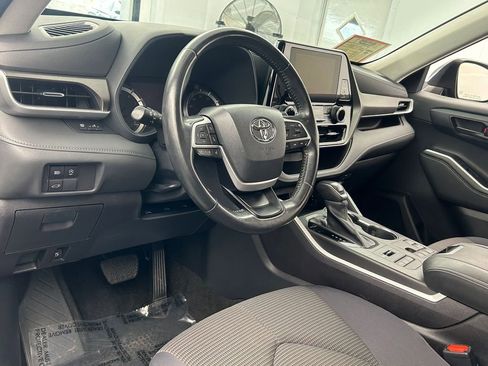 Used 2023 Toyota Highlander LE image 12
