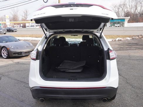 Used 2018 Ford Edge SE image 16
