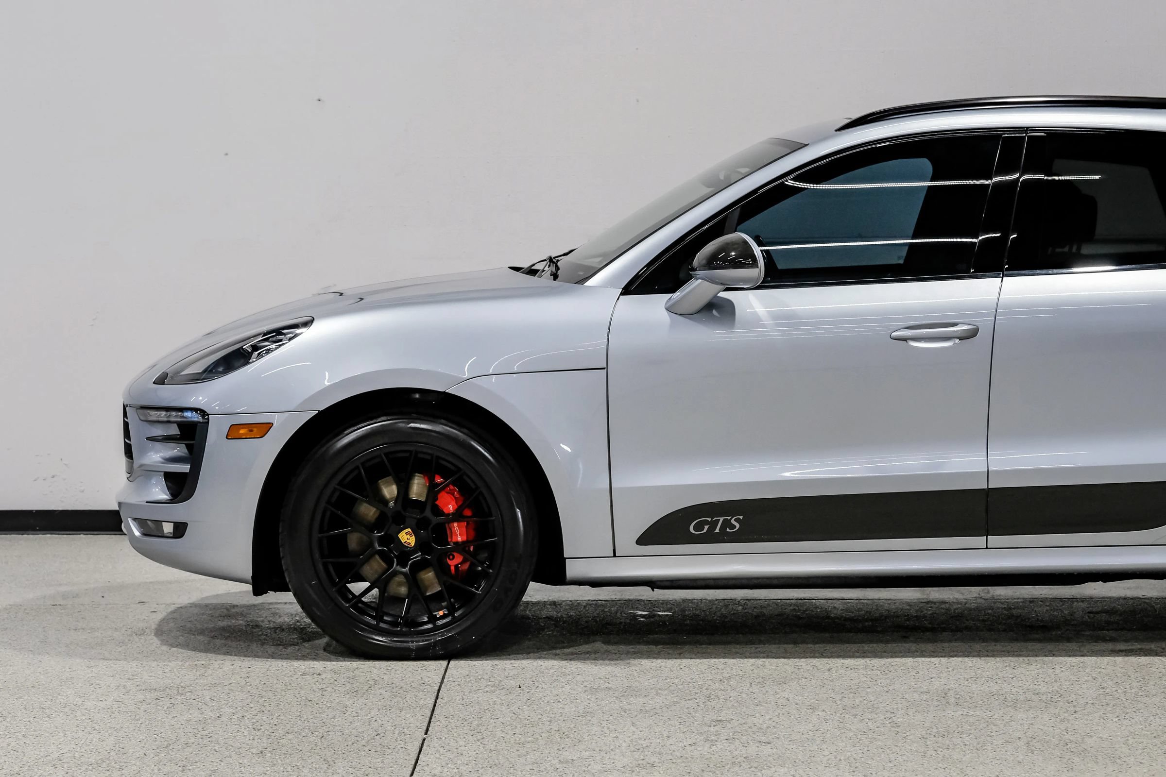 Used 2018 Porsche Macan GTS w/ Premium Package Plus AWD/4WD image 10