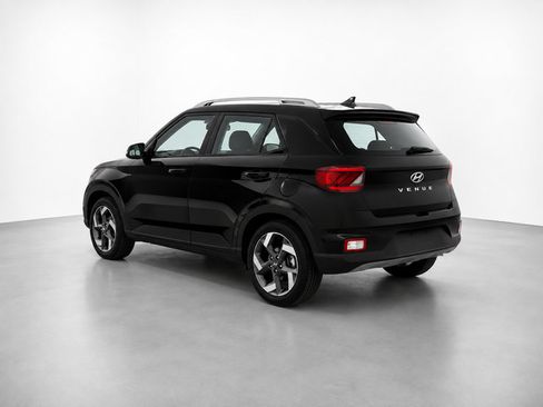 Used 2024 Hyundai Venue SEL FWD image 2
