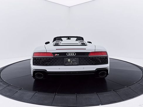 Used 2022 Audi R8 V10 w/ Carbon Exterior Package RWD image 25