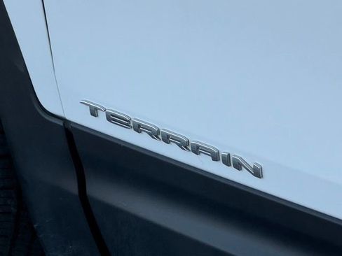 Used 2023 GMC Terrain SLT image 5