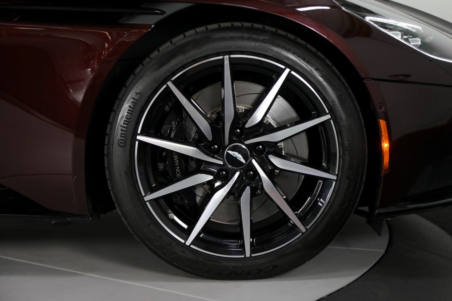 Used 2019 Aston Martin DB11 Volante RWD image 25