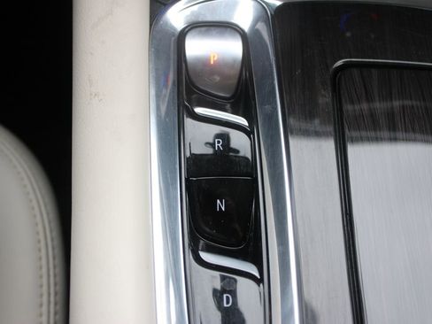 Used 2023 Buick Enclave Essence FWD image 42