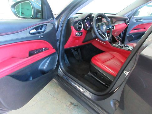 Used 2019 Alfa Romeo Stelvio Ti AWD/4WD image 9