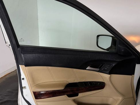 Used 2010 Honda Crosstour EX-L image 12