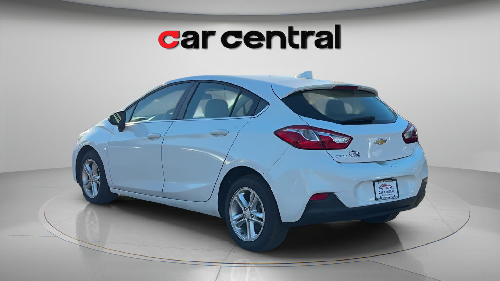 Used 2018 Chevrolet Cruze LT FWD image 3