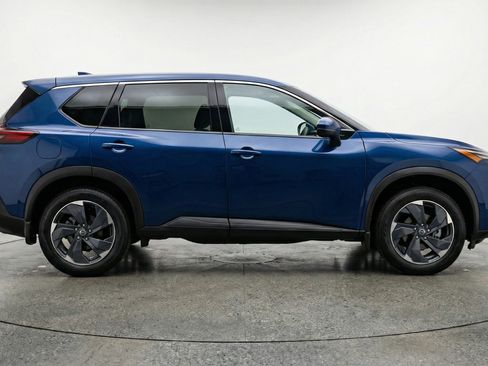 Used 2025 Nissan Rogue SV image 11