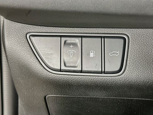 Used 2025 Genesis G70 2.5T AWD/4WD image 17