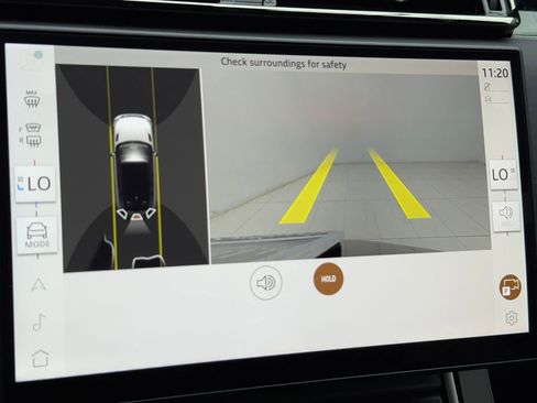 Used 2025 Land Rover Range Rover Velar Dynamic SE image 31