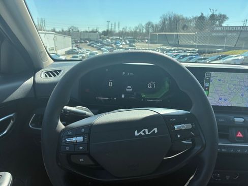 Used 2025 Kia K4 LXS image 28