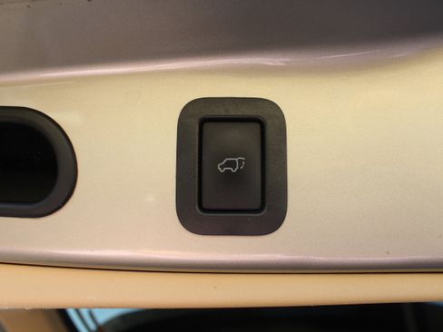 Used 2016 Toyota Highlander Limited image 10