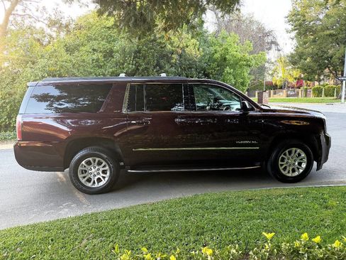 Used 2017 GMC Yukon XL SLT w/ Open Road Package image 8