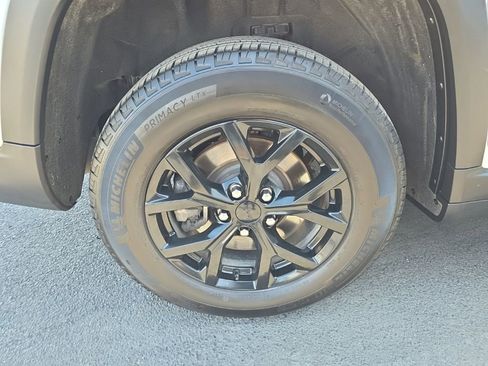 Used 2024 Jeep Grand Cherokee L Altitude image 29