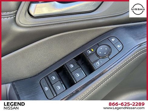 Used 2023 Nissan Rogue SV w/ SV Premium B Package image 15