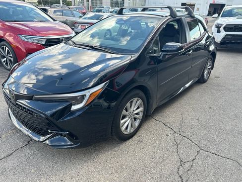 Used 2023 Toyota Corolla SE FWD image 3