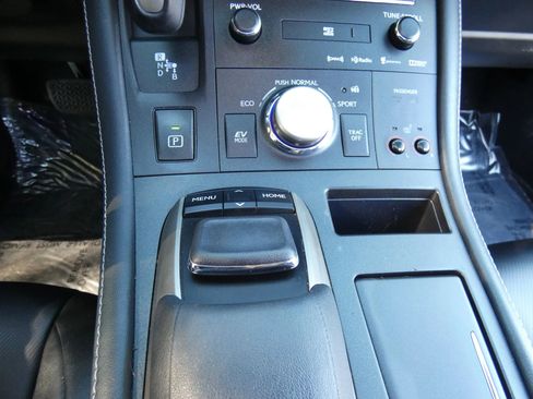 Used 2017 Lexus CT 200h image 62