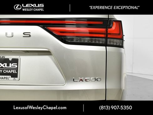 Used 2024 Lexus LX 600 4WD w/ Luxury Package image 8