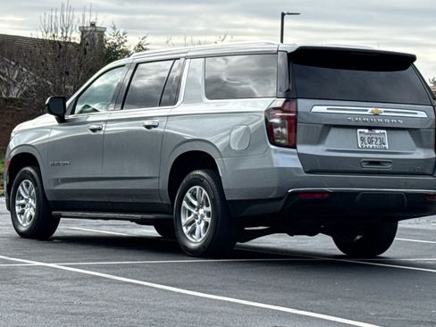 Used 2024 Chevrolet Suburban LT image 7