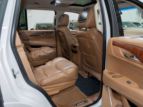 Used 2016 Cadillac Escalade Platinum AWD/4WD image 31