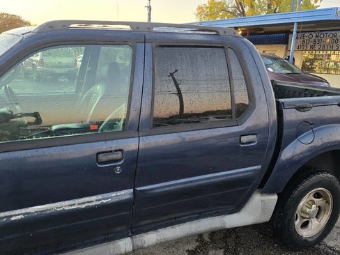 Used 2003 Ford Explorer Sport Trac XLS image 2