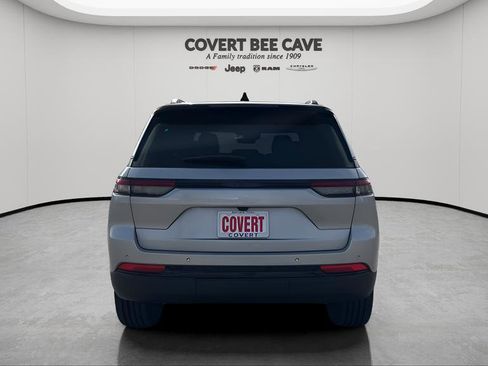 New 2025 Jeep Grand Cherokee Altitude image 7