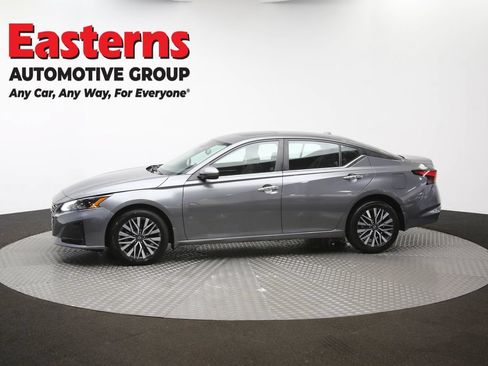 Used 2023 Nissan Altima 2.5 SV w/ SV Premium Package AWD/4WD image 59