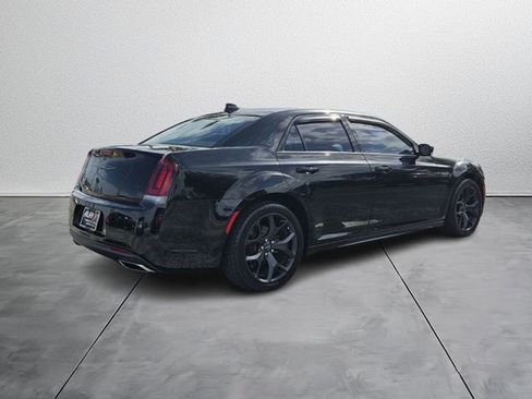 Used 2022 Chrysler 300 Touring L w/ Popular Equipment Group image 5