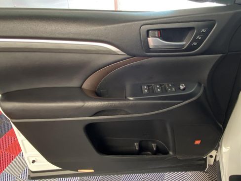 Used 2018 Toyota Highlander Limited AWD/4WD image 22
