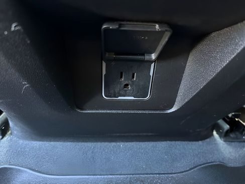 Used 2021 Chevrolet Tahoe Z71 w/ Luxury Package image 16