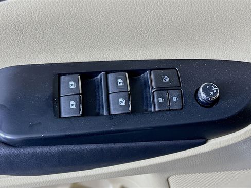 Used 2017 Toyota Highlander Limited Platinum image 15