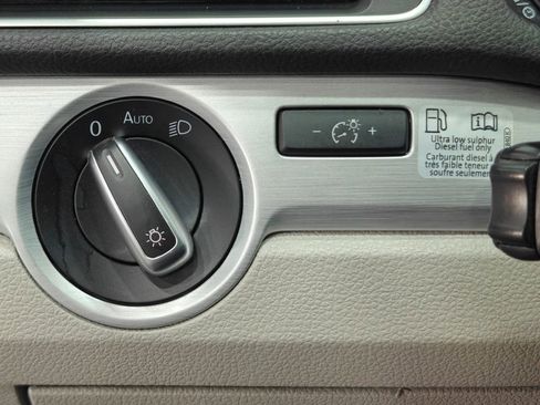 Used 2013 Volkswagen Passat TDI SE image 10