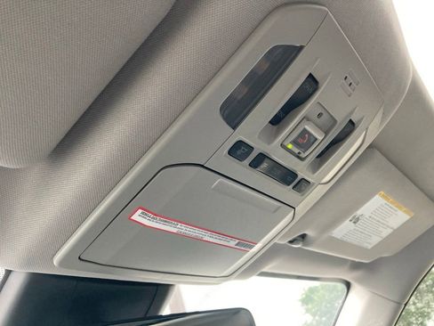 Used 2022 Toyota Highlander XLE FWD image 29