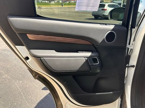 Used 2020 Land Rover Discovery HSE AWD/4WD image 19