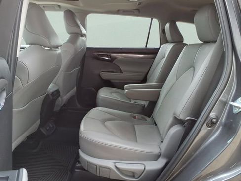 Used 2022 Toyota Highlander Limited image 23