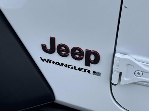 Used 2025 Jeep Wrangler Unlimited Rubicon AWD/4WD image 15