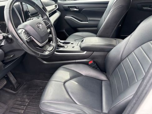 Used 2022 Toyota Highlander XLE image 10