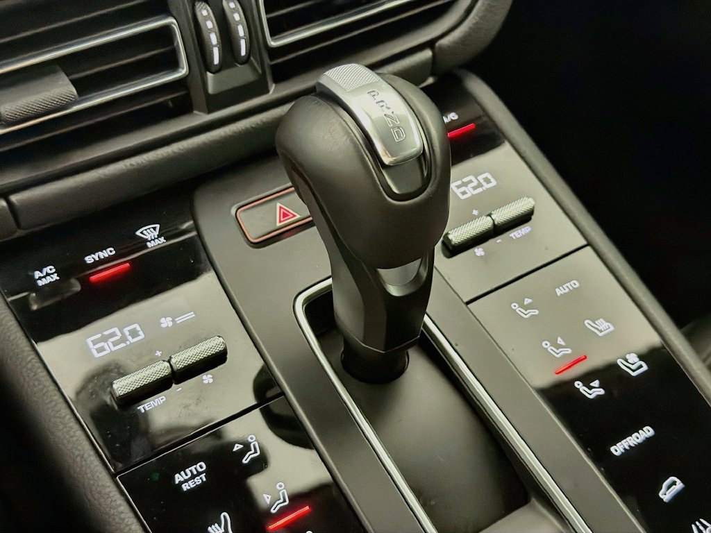 Certified 2023 Porsche Macan AWD/4WD image 15