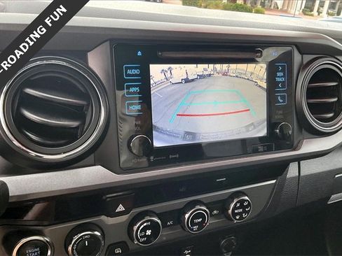 Used 2017 Toyota Tacoma TRD Sport image 21