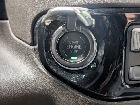 Used 2025 GMC Sierra 2500 SLT w/ SLT Premium Package image 23