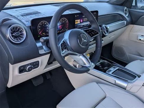 New 2025 Mercedes-Benz GLB 250 image 2