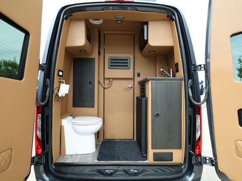 Used 2022 Mercedes-Benz Sprinter 2500 image 17