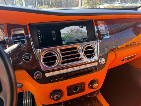 Used 2018 Rolls-Royce Dawn image 40