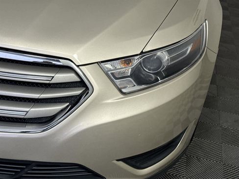 Used 2017 Ford Taurus SE image 9
