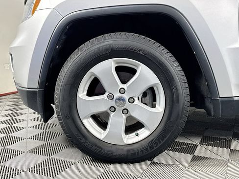 Used 2013 Jeep Grand Cherokee Laredo AWD/4WD image 30