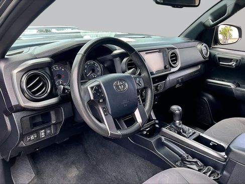 Used 2019 Toyota Tacoma TRD Sport AWD/4WD image 17