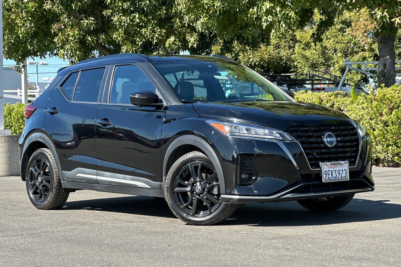 Used 2023 Nissan Kicks SR w/ SR Premium Package FWD image 1