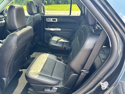 Used 2024 Ford Explorer Limited w/ Equipment Group 301A AWD/4WD image 17